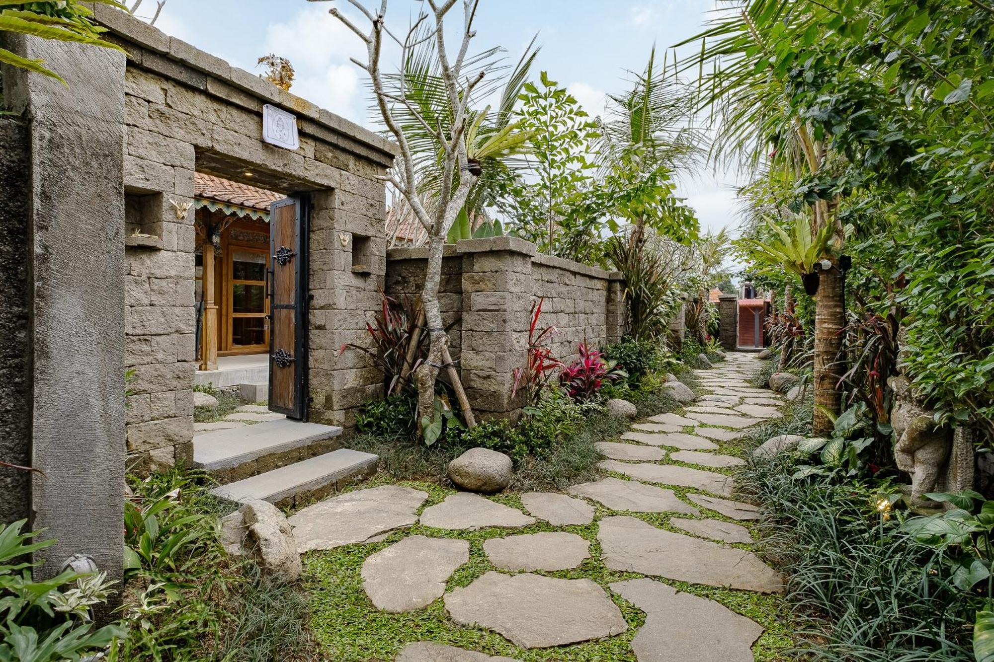 Uddhara Ubud Villa Exterior photo